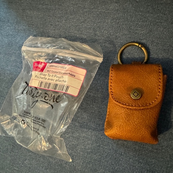 Snap To It Pouch - Caramel Distressed Pebble - Thirty One - Picture 3 of 6